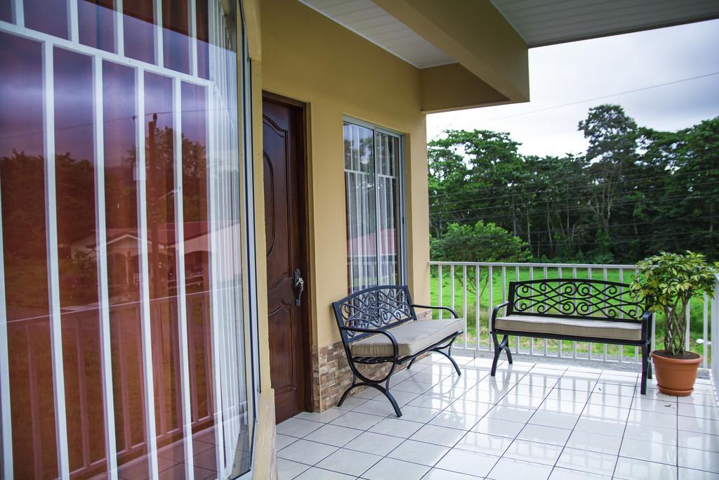 Apartamentos Valle Del Volcan La Fortuna Exteriör bild
