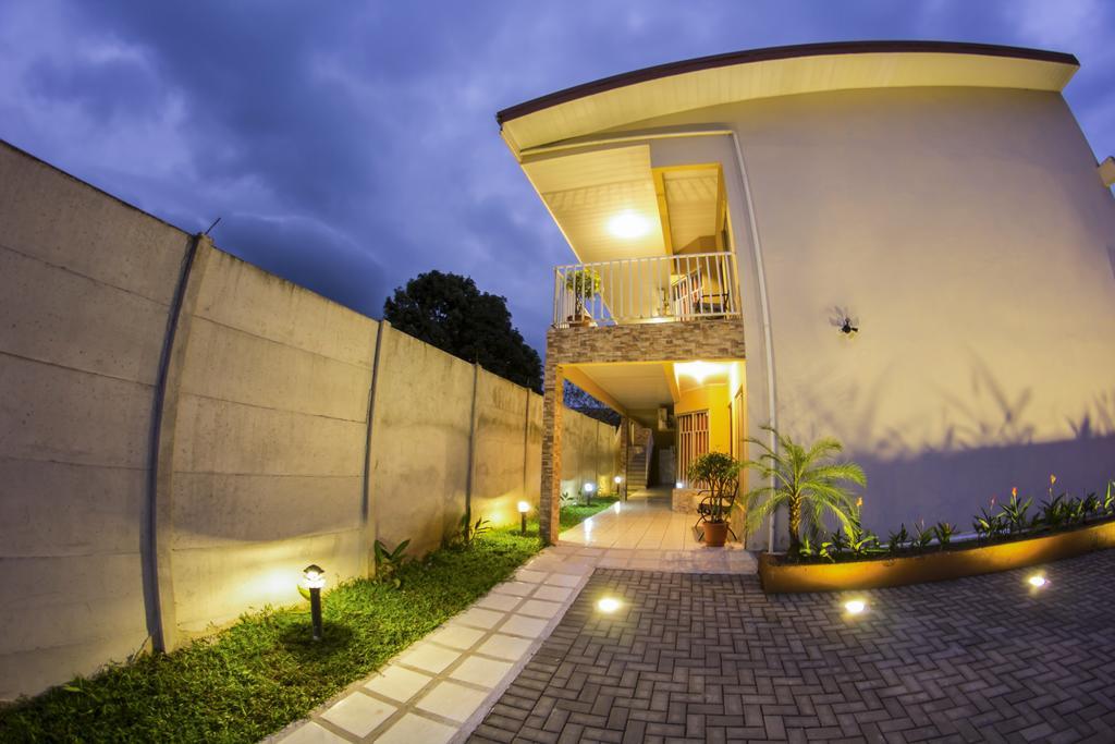 Apartamentos Valle Del Volcan La Fortuna Exteriör bild