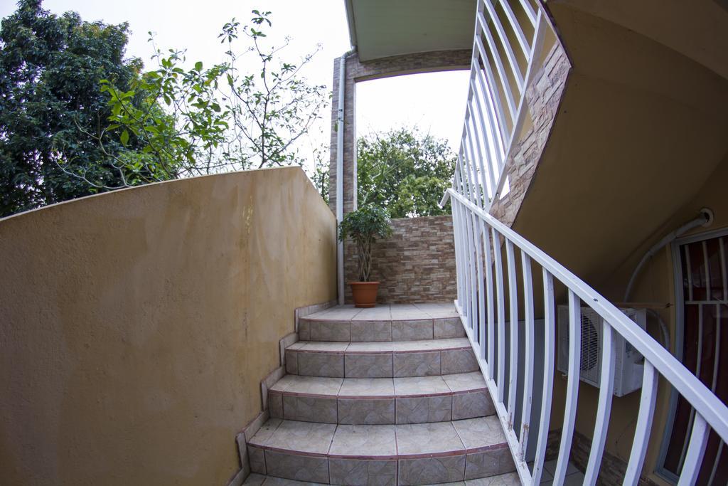 Apartamentos Valle Del Volcan La Fortuna Exteriör bild